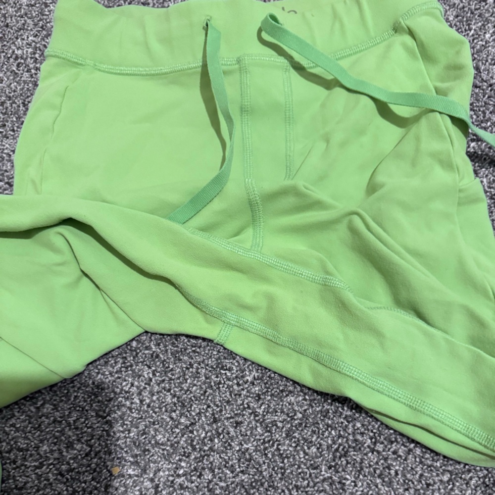 EUC💚ALO YOGA💚APPLE GREEN WORKOUT SET - Picture 11 of 16